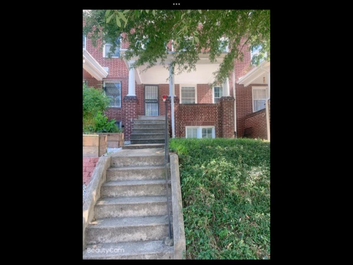 Beautiful Bedroom Next Jhu Baltimore Exterior foto